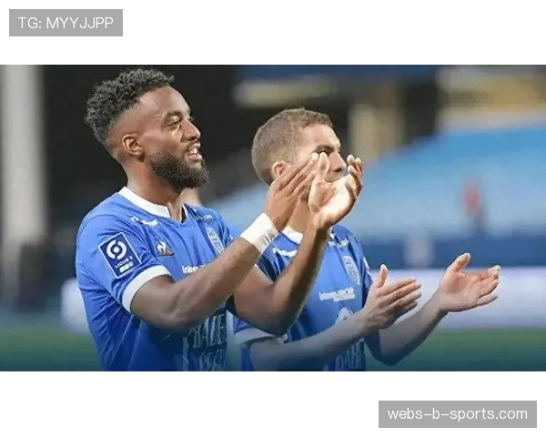 特鲁瓦前锋单刀中柱，错失打破球队长达四小时进球荒良机